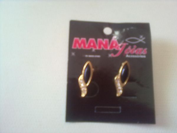Brinco folheado com preto e com strass COD. 10047450